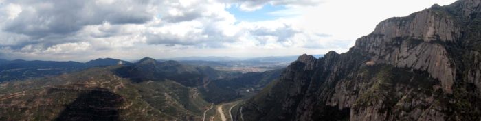 La Vall del Llobregat i la Santa Cova vistes des de la Roca del Corb